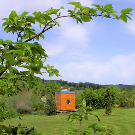 Les Roulottes Et Cabanes Du Livradois Guest House Cunlhat Exterior foto