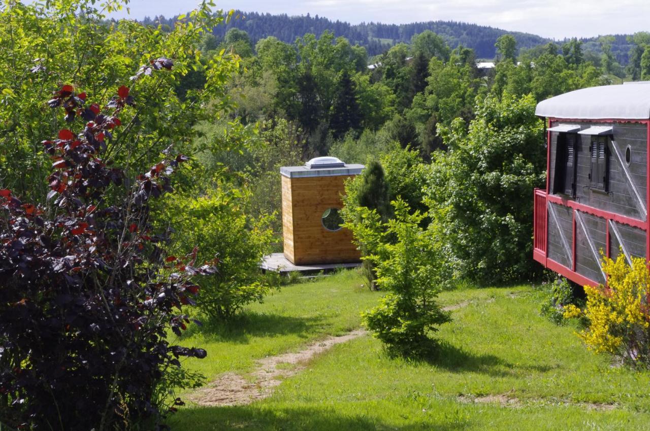 Les Roulottes Et Cabanes Du Livradois Guest House Cunlhat Exterior foto