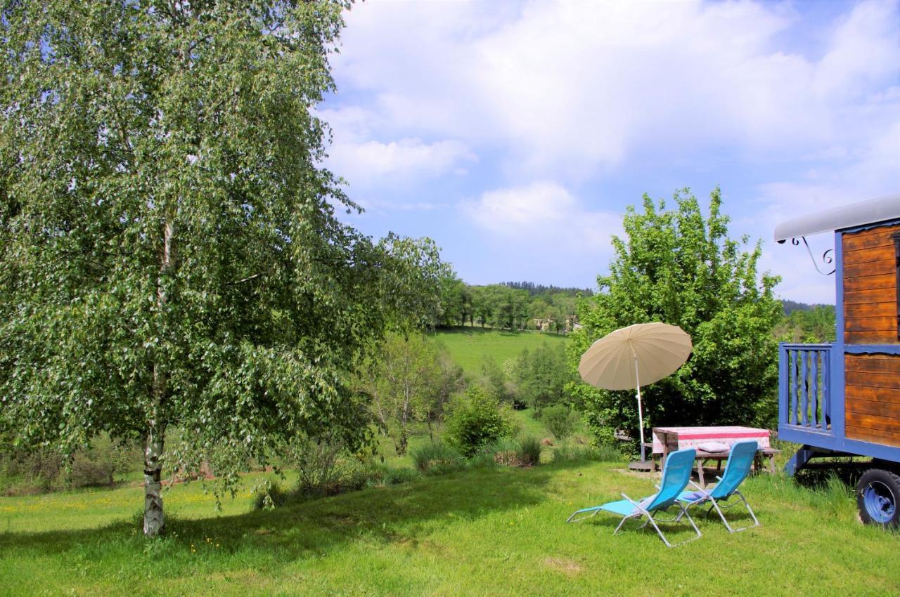 Les Roulottes Et Cabanes Du Livradois Guest House Cunlhat Exterior foto