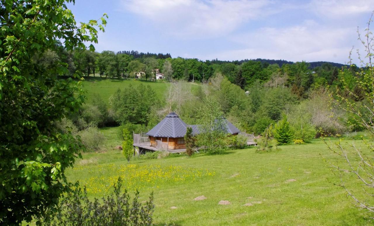 Les Roulottes Et Cabanes Du Livradois Guest House Cunlhat Exterior foto