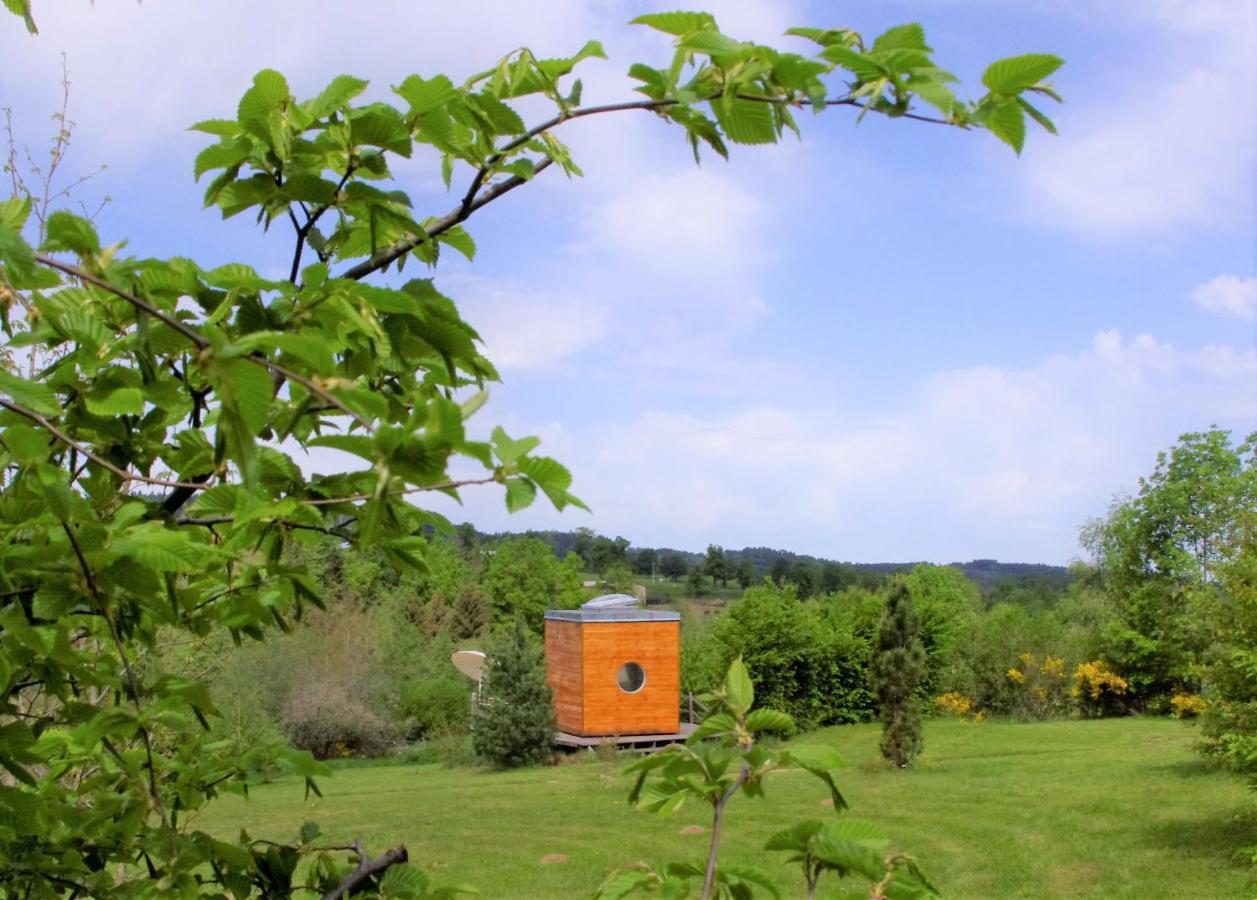 Les Roulottes Et Cabanes Du Livradois Guest House Cunlhat Exterior foto