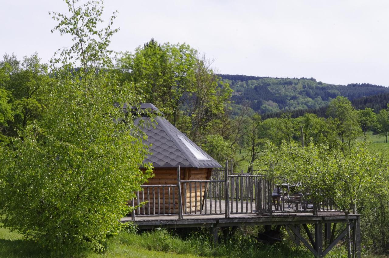 Les Roulottes Et Cabanes Du Livradois Guest House Cunlhat Exterior foto